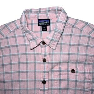 Patagonia Short Sleeve Plaid Button Down Shirt Mens XS Pink Organic Cotton